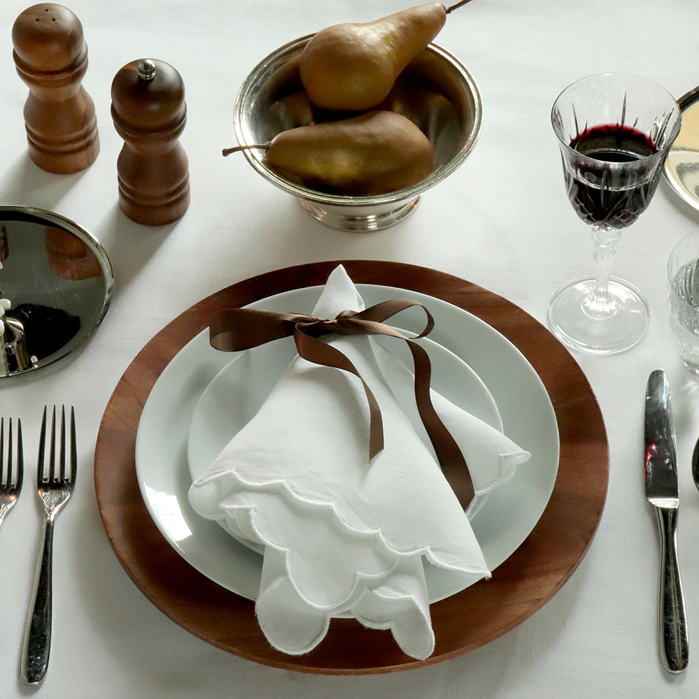 White Linen Scalloped edge napkin ruffle tablecloth 