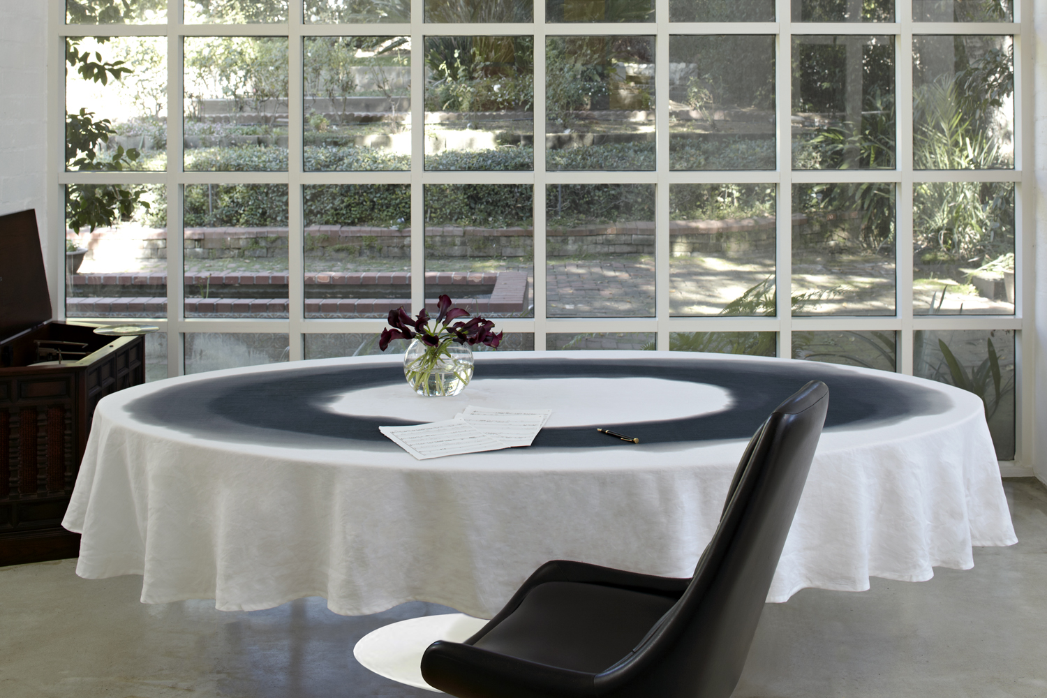 Oval tablecloth black and white linen 