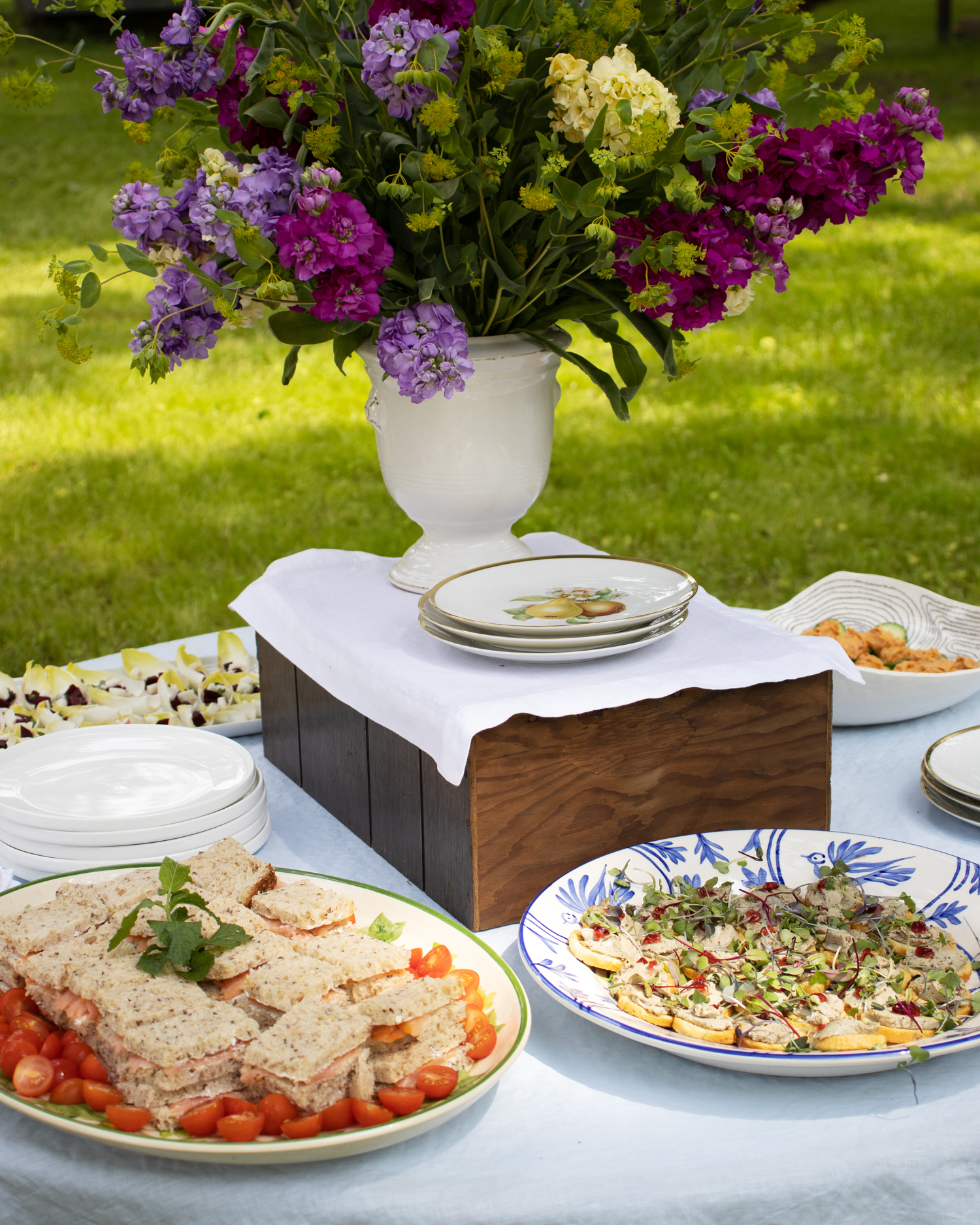 Stylish garden party elegant blue and white linens 