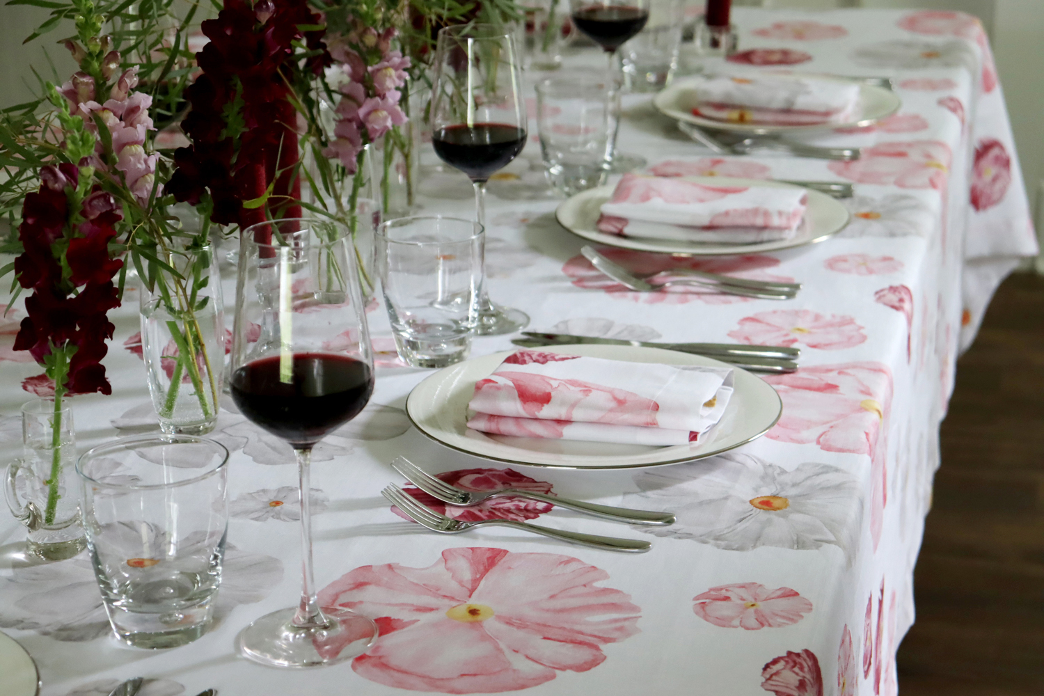 Spring tablesetting Poppy print red grey white floral linen tablecloth 